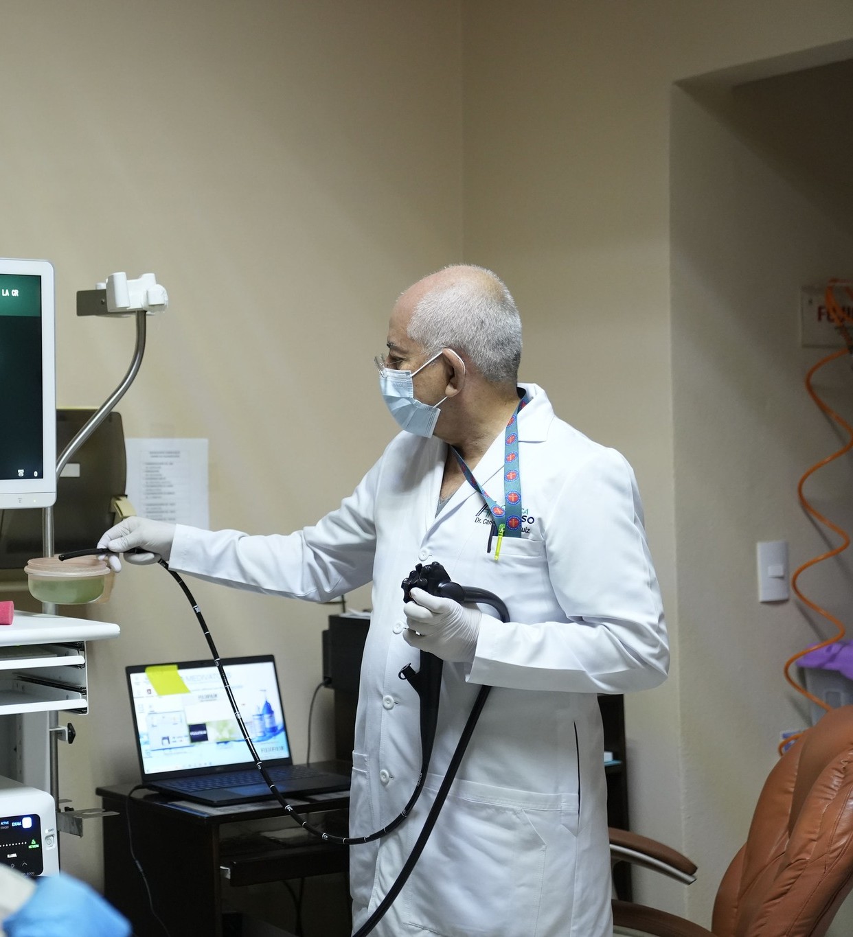 Dr. Carlos Alonso Ruiz - Gastroenterólogo con más de 30 años de experiencia en el Istmo de Tehuantepec